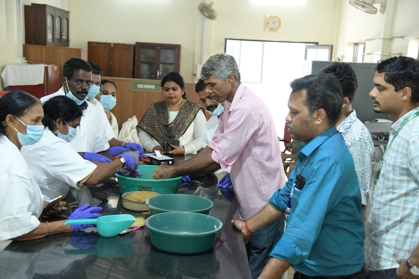 എസ്സിഎസ്പി പദ്ധതിയുടെ ഭാഗമായി, ഇന്ത്യയിലാകെ പട്ടികജാതി വിഭാഗത്തിൽ പെട്ട മത്സ്യകർഷകർക്ക് കൂട് മത്സ്യകൃഷി, ബയോഫ്ലോക്ക് കൃഷി എന്നിവയിൽ പരീശീലനവും സഹായവും സിഎംഎഫ്ആർഐ നൽകിവരുന്നുണ്ട്. ഡോ. കെ. മധു, ഡോ. വിപിൻ കുമാർ വി.പി., ഡോ. രമ മധു, ഡോ. സനൽ എബനീസർ എന്നിവർ ചടങ്ങിൽ സംസാരിച്ചു. എസ്സിഎസ്പി പദ്ധതിയുടെ ഭാഗമായി, ഇന്ത്യയിലാകെ പട്ടികജാതി വിഭാഗത്തിൽ പെട്ട മത്സ്യകർഷകർക്ക് കൂട് മത്സ്യകൃഷി, ബയോഫ്ലോക്ക് കൃഷി എന്നിവയിൽ പരീശീലനവും സഹായവും സിഎംഎഫ്ആർഐ നൽകിവരുന്നുണ്ട്. ഡോ. കെ. മധു, ഡോ. വിപിൻ കുമാർ വി.പി., ഡോ. രമ മധു, ഡോ. സനൽ എബനീസർ എന്നിവർ ചടങ്ങിൽ സംസാരിച്ചു.