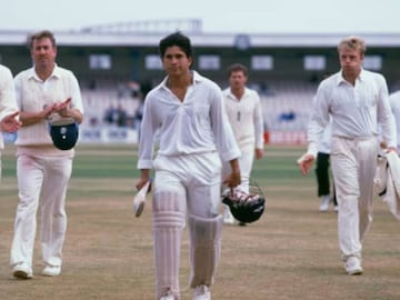 1990-ൽ മാഞ്ചസ്റ്ററിലെ  ഓൾഡ് ട്രാഫോർഡിൽ സച്ചിൻ ടെണ്ടുൽക്കർ.