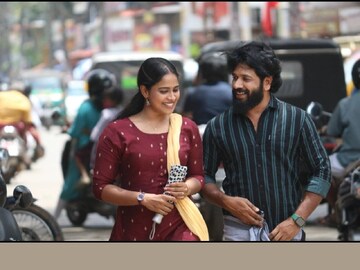 ആരോമലിന്റെ ആദ്യ പ്രണയം ആരോമലിന്റെ ആദ്യ പ്രണയം