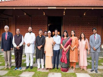 മലേഷ്യയിലെത്തിയ ഇന്ത്യൻ സർവകക്ഷി പ്രതിനിധി സംഘം (ചിത്രം: പി‌ടി‌ഐ)