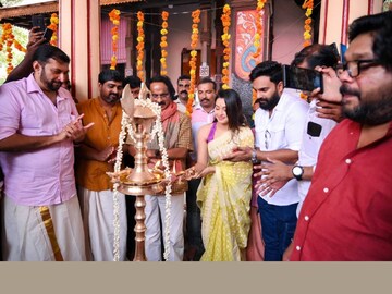 സിനിമയുടെ പൂജാവേളയിൽ നിന്നും