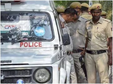 യുവാവിനെ വഞ്ചകനായി ഗുണ്ടാസംഘം പ്രഖ്യാപിച്ചു
