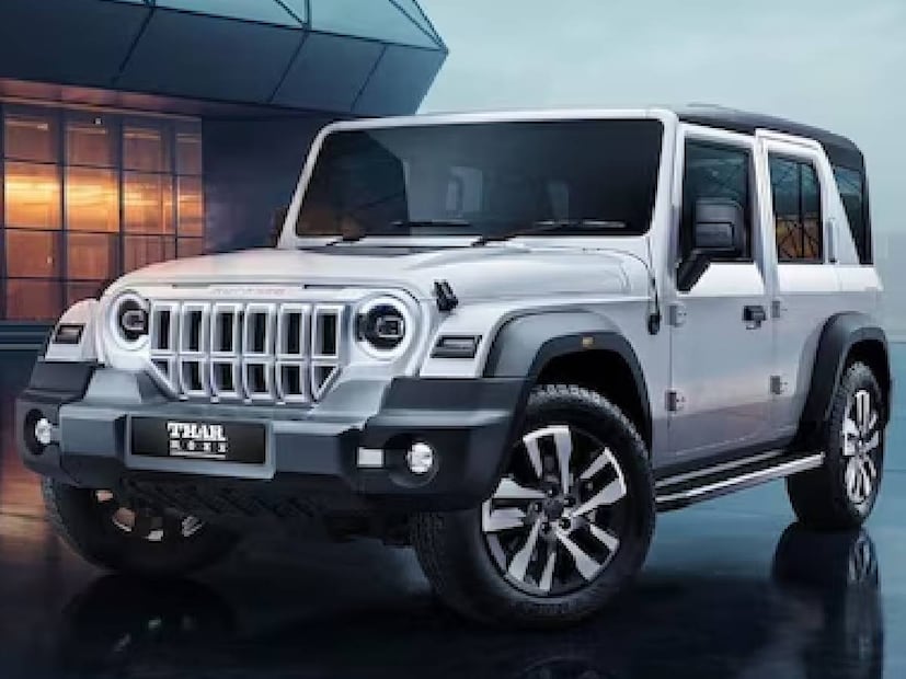 മഹീന്ദ്ര ആൻഡ് മഹീന്ദ്ര ഈ മാസം വാഹനങ്ങൾക്ക് മികച്ച കിഴിവുകൾ വാഗ്ദാനം ചെയ്യുന്നു. അഞ്ച് ഡോർ ഥാർ റോക്സ് അവതരിപ്പിച്ചതിന് ശേഷം, മഹീന്ദ്ര 3-ഡോർ ഥാറിന് വൻ വിലക്കിഴിവ് ഓഫറുകൾ വാഗ്ദാനം ചെയ്യുന്നു. ഇതുകൂടാതെ, ഉത്സവ സീസണായതിനാൽ ഉപഭോക്താക്കൾക്ക് കുറഞ്ഞ വിലയ്ക്ക് XUV400, ബൊലേറോ, ബൊലേറോ നിയോ, സ്കോർപിയോ ക്ലാസിക് എന്നിവയും വാങ്ങാം. മഹീന്ദ്ര ആൻഡ് മഹീന്ദ്ര ഈ മാസം വാഹനങ്ങൾക്ക് മികച്ച കിഴിവുകൾ വാഗ്ദാനം ചെയ്യുന്നു. അഞ്ച് ഡോർ ഥാർ റോക്സ് അവതരിപ്പിച്ചതിന് ശേഷം, മഹീന്ദ്ര 3-ഡോർ ഥാറിന് വൻ വിലക്കിഴിവ് ഓഫറുകൾ വാഗ്ദാനം ചെയ്യുന്നു. ഇതുകൂടാതെ, ഉത്സവ സീസണായതിനാൽ ഉപഭോക്താക്കൾക്ക് കുറഞ്ഞ വിലയ്ക്ക് XUV400, ബൊലേറോ, ബൊലേറോ നിയോ, സ്കോർപിയോ ക്ലാസിക് എന്നിവയും വാങ്ങാം.