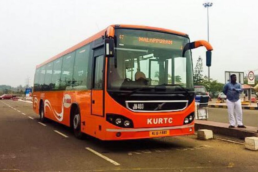 ഇപ്പോഴിതാ, തിരൂർ വഴിയുള്ള രണ്ടാം വന്ദേ ഭാരത് എക്സ്പ്രസിന് കണക്ഷൻ സർവീസായി കെഎസ്ആർടിസി മലപ്പുറം ഡിപ്പോ പുതിയ ബസ് സർവീസ് ആരംഭിക്കുകയാണ്. തിരുവനന്തപുരം -കാസർഗോഡ് വന്ദേ ഭാരതിന് തിരൂരിൽ ട്രെയിനിറങ്ങുന്നവർക്കും കാസർഗോഡിനു വന്ദേഭാരത് ട്രെയിനിൽ പോകേണ്ടവർക്കും, തിരൂരിൽ എത്തി കോട്ടക്കൽ, മലപ്പുറം ഭാഗങ്ങളിലേക്ക് വരേണ്ടവർക്കും, ഉപകാരമാകുന്ന തരത്തിൽ ആണ് പുതിയ സർവീസ് ആരംഭിക്കുന്നത്. ഇപ്പോഴിതാ, തിരൂർ വഴിയുള്ള രണ്ടാം വന്ദേ ഭാരത് എക്സ്പ്രസിന് കണക്ഷൻ സർവീസായി കെഎസ്ആർടിസി മലപ്പുറം ഡിപ്പോ പുതിയ ബസ് സർവീസ് ആരംഭിക്കുകയാണ്. തിരുവനന്തപുരം -കാസർഗോഡ് വന്ദേ ഭാരതിന് തിരൂരിൽ ട്രെയിനിറങ്ങുന്നവർക്കും കാസർഗോഡിനു വന്ദേഭാരത് ട്രെയിനിൽ പോകേണ്ടവർക്കും, തിരൂരിൽ എത്തി കോട്ടക്കൽ, മലപ്പുറം ഭാഗങ്ങളിലേക്ക് വരേണ്ടവർക്കും, ഉപകാരമാകുന്ന തരത്തിൽ ആണ് പുതിയ സർവീസ് ആരംഭിക്കുന്നത്.