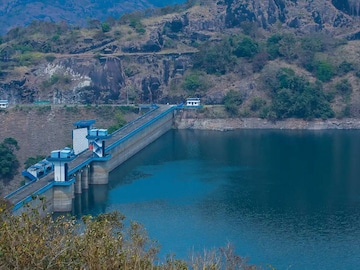 ചെറുതോണി ഡാം (ചിത്രം: DTPC, ഇടുക്കി)