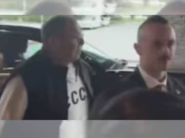 റഷ്യൻ വിദേശകാര്യ മന്ത്രി സെർജി ലാവ്‌റോവ് വ്യാഴാഴ്ച അലാസ്കയിലെത്തി.