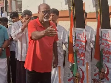 കോൺഗ്രസ് പതാക ഉയർത്തിയപ്പോൾ 