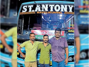 സെന്റ് ആന്റണീസ് ബസ് കണ്ടക്ടർ ബിജു കേശവൻ, ഡ്രൈവർ ഗോപു ദാസ്, ഉടമ ജോർജ് ജോസഫ് എന്നിവർ. 