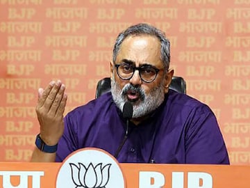 പാർട്ടി ഗുണ്ടകൾ സുഖവാസ കേന്ദ്രത്തിൽ എന്നപോലെയാണ് ജയിലിൽ കഴിയുന്നതെന്ന് ബിജെപി സംസ്ഥാന പ്രസിഡന്റ്