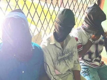 കോൺഗ്രസ് പ്രവർത്തകരെ കോടതിയില്‍ ഹാജരാക്കിയപ്പോൾ