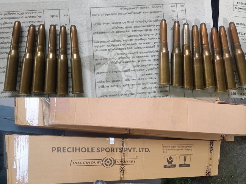  113 സെന്റീമീറ്റർ നീളമുള്ള ഒരു റൈഫിൾ (.315, 18 TONES എന്ന് രേഖപ്പെടുത്തിയത്), ​12 ബോർ കാലിബറിലുള്ള ഒരു നാടൻ നിർമ്മിത തോക്ക്, SAKTHIMAN EXPRESS എന്ന് രേഖപ്പെടുത്തിയ 17 കാട്രിഡ്ജുകൾ, ​INDIAN ORDNANCE FACTORY, Ammunition Factory Khadki Pune എന്നിങ്ങനെ രേഖപ്പെടുത്തിയ .315/8 mm റൗണ്ട്‌സ് നിറച്ച നാല് ബോക്സുകൾ (40 എണ്ണം), ​വിവിധതരം വെടിയുണ്ടകൾ (18 പാക്കുകളിലായി 180 കാട്രിഡ്ജുകൾ, കൂടാതെ പ്ലാസ്റ്റിക് കവറിലുള്ള 8 കാട്രിഡ്ജുകൾ), ​വിൽപനയ്ക്കായി സൂക്ഷിച്ച 20 എയർ ഗണ്ണുകൾ, ​വിവിധ കാലിബറുകളിലുള്ള പെല്ലറ്റുകൾ (0.30 - 150 എണ്ണം, 0.25 - 300 എണ്ണം, 0.22 - 500 എണ്ണം) എന്നിവയാണ് കണ്ടെത്തിയത്.