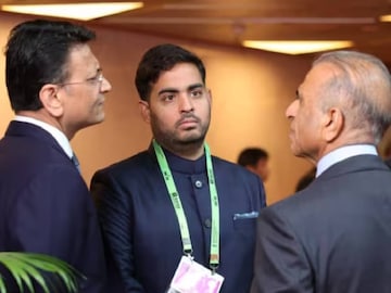 ന്യൂഡൽഹിയിലെ യശോഭൂമി കൺവെൻഷൻ സെന്ററിൽ നടന്ന ഇന്ത്യ മൊബൈൽ കോൺഗ്രസിൽ റിലയൻസ് ജിയോ ഇൻഫോകോം ചെയർമാൻ ആകാശ് അംബാനിയും ഭാരതി ഗ്രൂപ്പിന്റെ സുനിൽ ഭാരതി മിത്തലും പങ്കെടുത്തു ന്യൂഡൽഹിയിലെ യശോഭൂമി കൺവെൻഷൻ സെന്ററിൽ നടന്ന ഇന്ത്യ മൊബൈൽ കോൺഗ്രസിൽ റിലയൻസ് ജിയോ ഇൻഫോകോം ചെയർമാൻ ആകാശ് അംബാനിയും ഭാരതി ഗ്രൂപ്പിന്റെ സുനിൽ ഭാരതി മിത്തലും പങ്കെടുത്തു