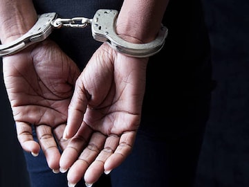 എൻഐഎ സംഘമാണ് അറസ്റ്റ് ചെയ്തത് എൻഐഎ സംഘമാണ് അറസ്റ്റ് ചെയ്തത്