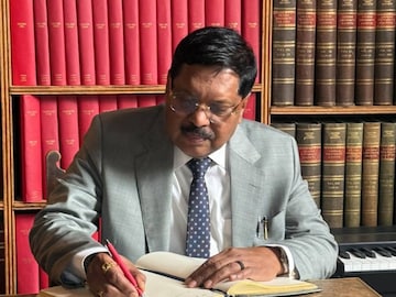 ബി ആർ ഗവായ്