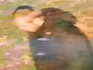 പ്രതിയെന്ന് സംശയിക്കുന്നയാളുടെ സിസിടിവി ദൃശ്യം (Photo: West Midlands Police) പ്രതിയെന്ന് സംശയിക്കുന്നയാളുടെ സിസിടിവി ദൃശ്യം (Photo: West Midlands Police)