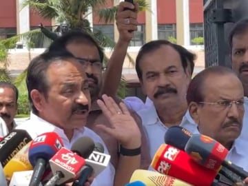 പ്രതിപക്ഷം നിയമസഭയ്ക്ക് പുറത്ത്