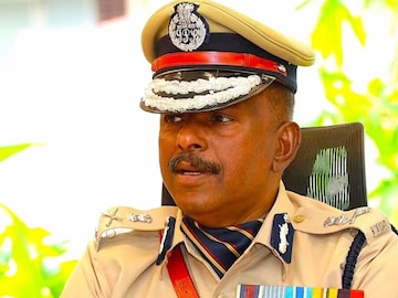 എം ആർ അജിത്കുമാർ‌