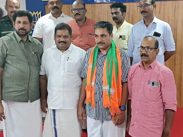 മുസ്ലിം ലീഗ് പാനൂർ മുൻസിപ്പൽ കമ്മറ്റി അംഗം ഉമ്മര് ഫറൂഖ് കീഴ്പ്പാറ ആണ് ബിജെപിയില് ചേര്ന്നത് മുസ്ലിം ലീഗ് പാനൂർ മുൻസിപ്പൽ കമ്മറ്റി അംഗം ഉമ്മര് ഫറൂഖ് കീഴ്പ്പാറ ആണ് ബിജെപിയില് ചേര്ന്നത്