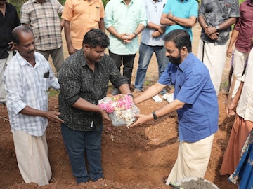 വിജിത്തിന്റെ വീടിന് തറക്കല്ലിടുന്ന ചടങ്ങ്