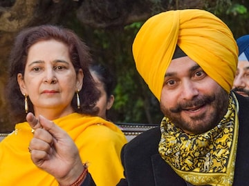നവ്‌ജ്യോത് സിംഗ് സിദ്ദുവും ഭാര്യ നവ്‌ജ്യോത് കൗര്‍ സിദ്ദുവും