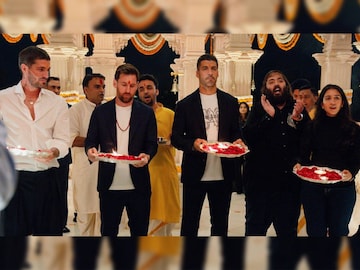 ഫുട്ബോൾ താരങ്ങൾ റോഡ്രിഗോ ഡി പോൾ, ലയണൽ മെസ്സി, ലൂയിസ് സുവാരസ്, വൻതാര സ്ഥാപകൻ അനന്ത് അംബാനി, ഭാര്യ രാധിക അംബാനി. (ചിത്രം: News18) ഫുട്ബോൾ താരങ്ങൾ റോഡ്രിഗോ ഡി പോൾ, ലയണൽ മെസ്സി, ലൂയിസ് സുവാരസ്, വൻതാര സ്ഥാപകൻ അനന്ത് അംബാനി, ഭാര്യ രാധിക അംബാനി. (ചിത്രം: News18)