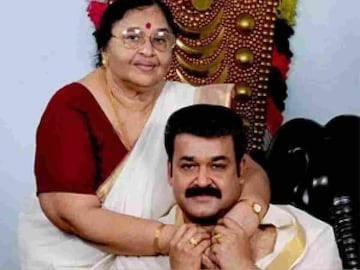 മോഹൻലാൽ അമ്മക്കൊപ്പം (ഫയൽചിത്രം) മോഹൻലാൽ അമ്മക്കൊപ്പം (ഫയൽചിത്രം)