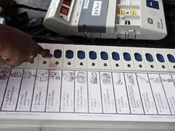 കർണാടകയിൽ തിരഞ്ഞെടുപ്പിന് ബാലറ്റ് പേപ്പർ