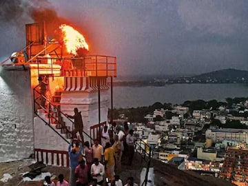 തിരുപ്പറംകുണ്ഡ്രം ദീപം തിരുപ്പറംകുണ്ഡ്രം ദീപം