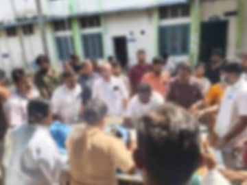 തിങ്കളാഴ്ച ഉച്ചയ്ക്ക് ഒന്നരയോടെയാണ് സംഭവം