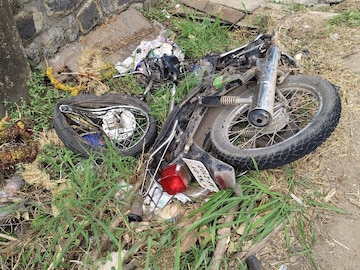 അപകടത്തിൽ തകർന്ന ബൈക്ക്