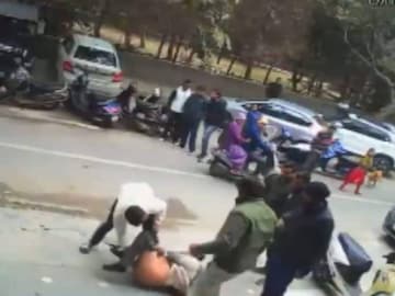 സിസിടിവി ദൃശ്യങ്ങളിൽ‌ നിന്ന്