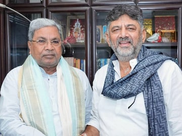 കര്‍ണാടക മുഖ്യമന്ത്രി സിദ്ധരാമയ്യയും ഉപമുഖ്യമന്ത്രി ഡി കെ ശിവകുമാറും