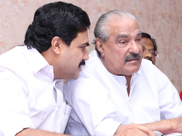 ജോസ് കെ മാണിയും കെ എം മാണിയും ജോസ് കെ മാണിയും കെ എം മാണിയും