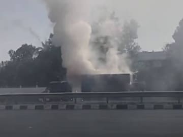 ലോറിക്ക് തീ പിടിച്ചപ്പോൾ