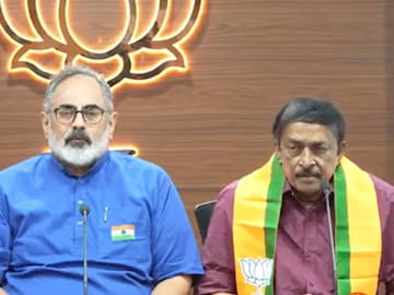 റെജി ലൂക്കോസ് ബിജെപി ആസ്ഥാനത്ത്